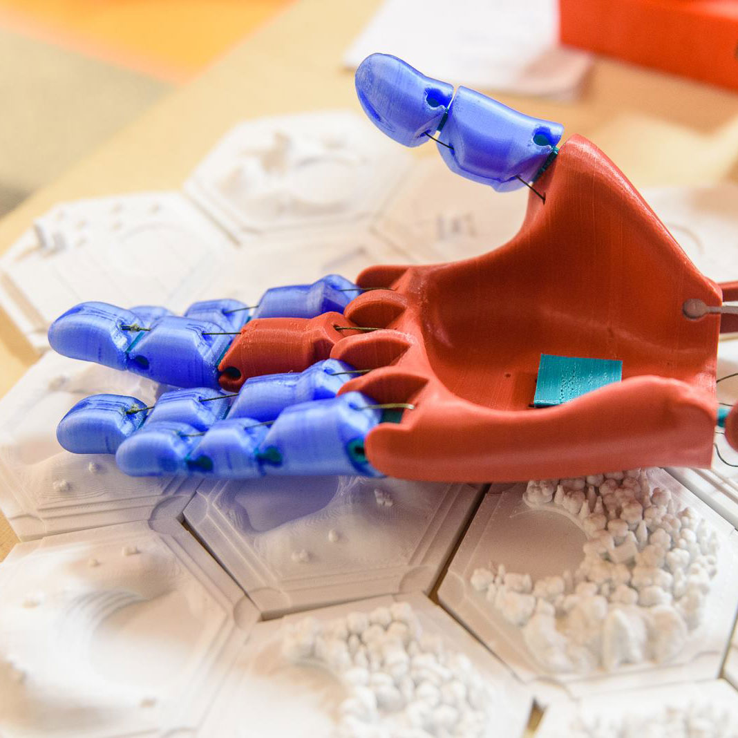 Dłoń zrobiona w drukarce 3D