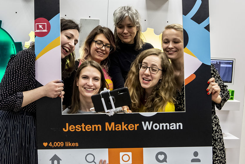 Zdjęcie grupy osób - Jeste Maker Woman